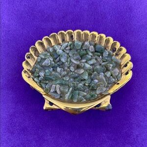 💛 Vintage Gold & Green Jade Chip Shell Brooch